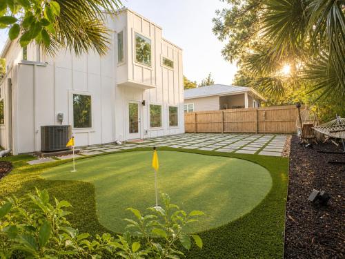 La Costa - Modern 3BR - Putting Green - Fire Pit - 2 Kings – khách sạn tại Khac
