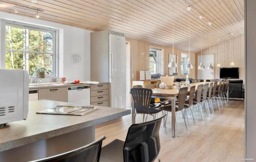 Kitchen, 8 Bedroom Stunning Home In Ebeltoft in Boeslum