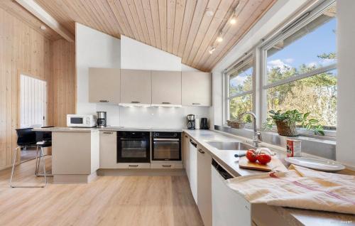 Kitchen, 8 Bedroom Stunning Home In Ebeltoft in Boeslum