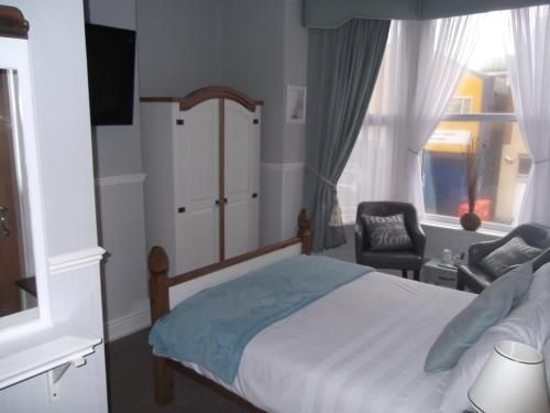 Deluxe Family Room image 4
