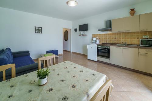 Apartments Anka - image 11