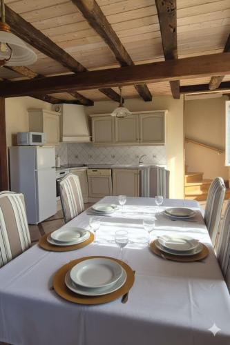 Le pressoir Charming Quercy stone house near Padirac in Saint-Jean-Lespinasse