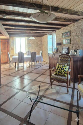 Le pressoir Charming Quercy stone house near Padirac in Saint-Jean-Lespinasse