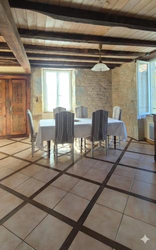 Le pressoir Charming Quercy stone house near Padirac in Saint-Jean-Lespinasse