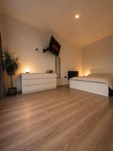 Deerpark semi sleeps 8 with sofa bed & optional extra outdoor sauna in Cashel