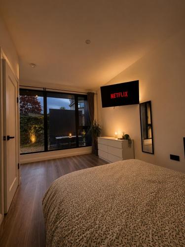 Deerpark semi sleeps 8 with sofa bed & optional extra outdoor sauna in Cashel