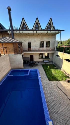 Вилла 3 уровня in Chirchik