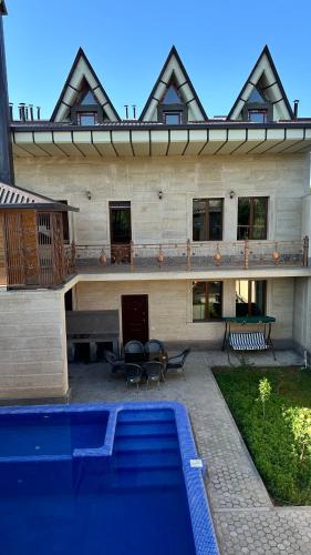 Вилла 3 уровня in Chirchik