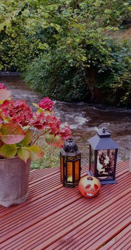 Skats, Riverside Cottage in Devon in Shirwell