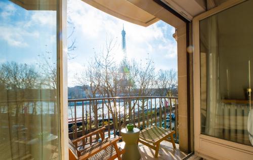 Luxury Apartment in Paris by Eiffel Tower