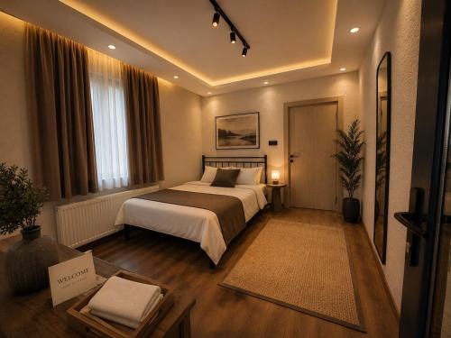2 king beds, 1 double bed, 1 twin bed