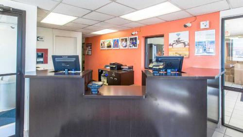Hol, Motel 6 Council Bluffs, IA - Omaha East in Council Bluffs (IA)