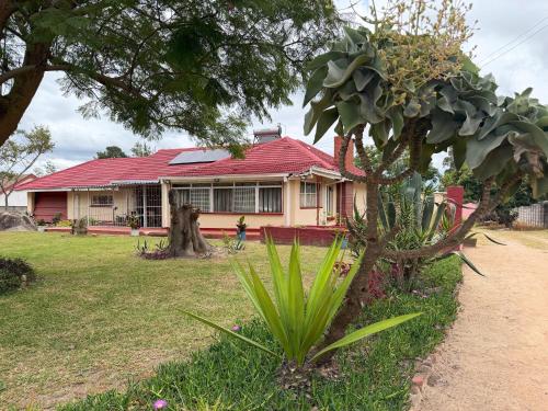 Exterior view, Room 5 mins from RG Mugabe Airport in Harare
