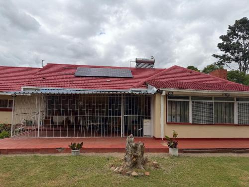 Exterior view, Room 5 mins from RG Mugabe Airport in Harare