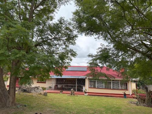 Exterior view, Room 5 mins from RG Mugabe Airport in Harare