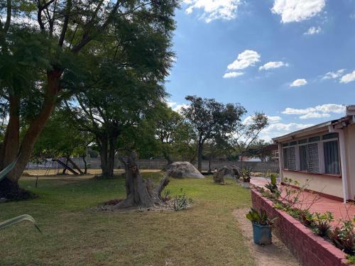 Exterior view, Room 5 mins from RG Mugabe Airport in Harare