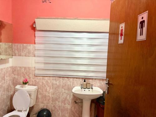 Room 5 mins from RG Mugabe Airport - image 2