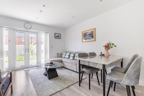 Stylish 2BDR House w Parking Near Heathrow gîte à louer Stoke Poges