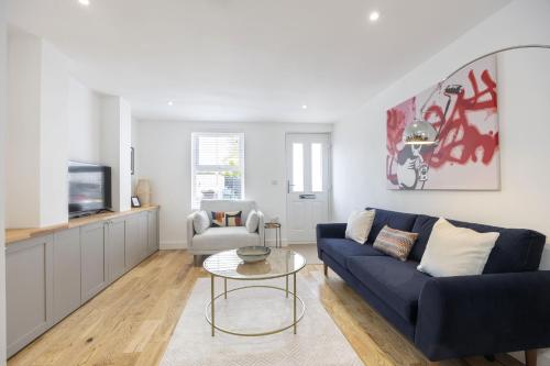 Stylish Two Bed Cheltenham Retreat with Hot Tub – khách sạn tại Battledown