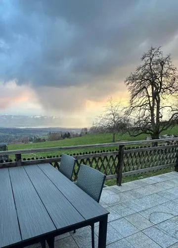 Panorama-Chalet Unterbach in Hinwil, Schweiz