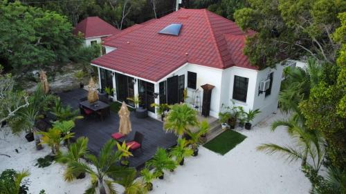 The Pilot House - Private 4 Suite Retreat Sleeps 8 in Rock Sound
