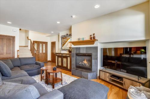 Highland Greens 71, Townhome In Breckenridge, Private Hot Tub with Great View in Baldy Mountain