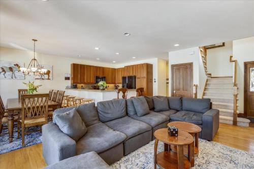 Highland Greens 71, Townhome In Breckenridge, Private Hot Tub with Great View in Baldy Mountain