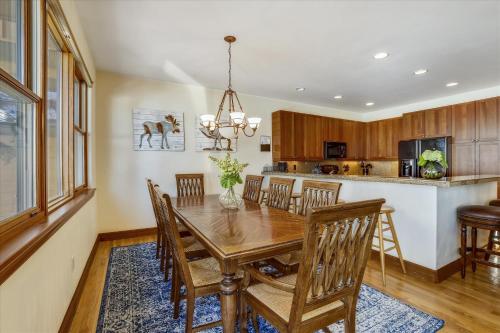 Highland Greens 71, Townhome In Breckenridge, Private Hot Tub with Great View in Baldy Mountain