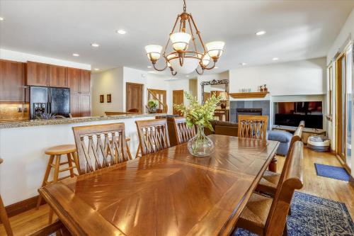 Highland Greens 71, Townhome In Breckenridge, Private Hot Tub with Great View in Baldy Mountain