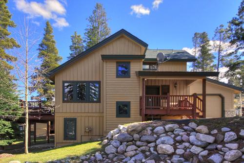 Highwood Hideaway Townhome Peak 8 Location Close to Shuttle and Lifts Hot Tub - image 4