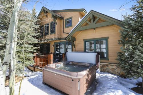 Highland Greens 71, Townhome In Breckenridge, Private Hot Tub with Great View in Baldy Mountain