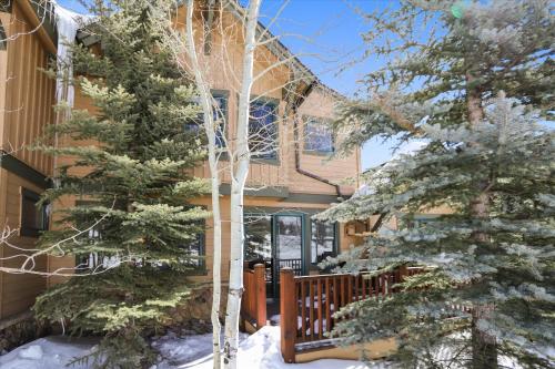 Highland Greens 71, Townhome In Breckenridge, Private Hot Tub with Great View in Baldy Mountain