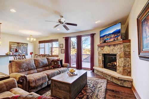 Highland Greens 93, Gorgeous Townhome with Private Hot Tub in Baldy Mountain