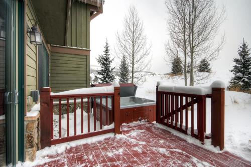 Highland Greens 93, Gorgeous Townhome with Private Hot Tub in Baldy Mountain