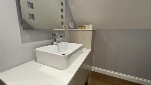 Gorse Lodge Estate Exclusive Use Rural Retreat in Hough-on-the-Hill