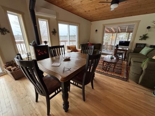 Koplietošanas atpūtas telpa ar TV, Sunrise Place Bed & Breakfast in Dundee (NS)