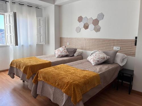 2 twin beds