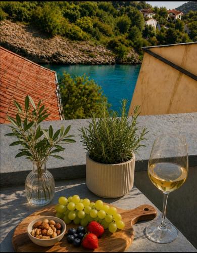 ZARA apartment- Near the Old town ,Cool and shaded ,3 ACs , Free Parking & Peaceful