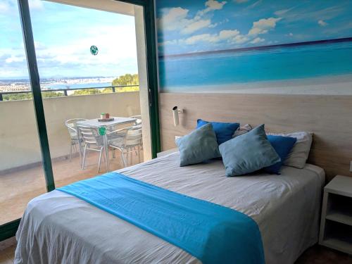 Vistas al mar, piscina y playa en Cap Salou