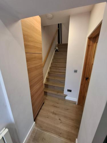 Cosy guest room in a family home with private bathroom and free parking in Corstorphine