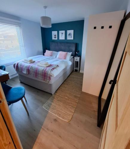 Cosy guest room in a family home with private bathroom and free parking - Glasgow Cosy guest room in a family home with private bathroom and free parking - Glasgow