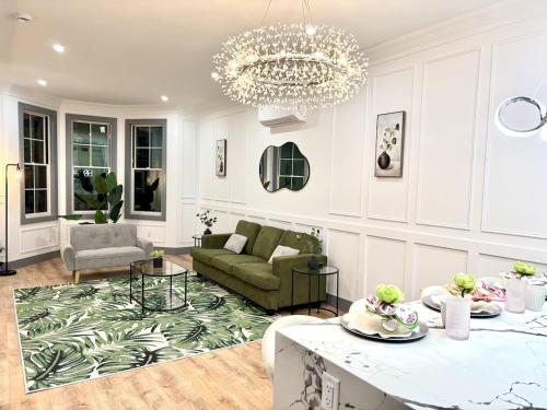 Vendégszoba, New luxurious 2 BR apt close to NYC at a great price 30 day min in Weehawken (New Jersey)
