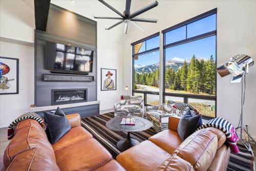 Luxury Breckenridge home with great views, sleeps 10, Outside The Bubble in Historic Downtown