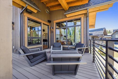 Luxury Breckenridge home with great views, sleeps 10, Outside The Bubble in Historic Downtown