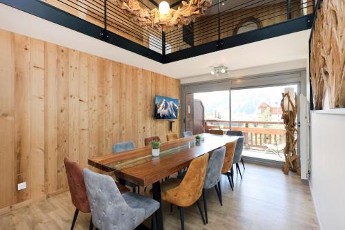 Spacieux et beau duplex au pied des pistes et centre station avec balcon
