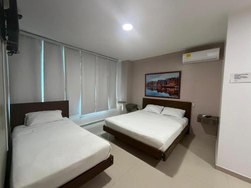 1 king bed, 1 twin bed