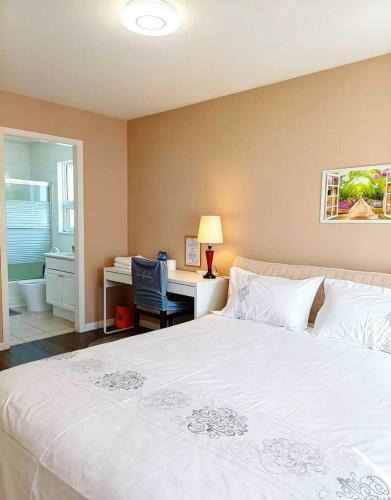 Cozy Home Vancouver 10 Minutes To Downtown BC Place – khách sạn tại Kensington-Cedar Cottage