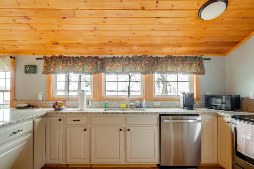 'Eagles Rest' Peaceful Cottage on Lake Champlain in Isle la Motte (VT)