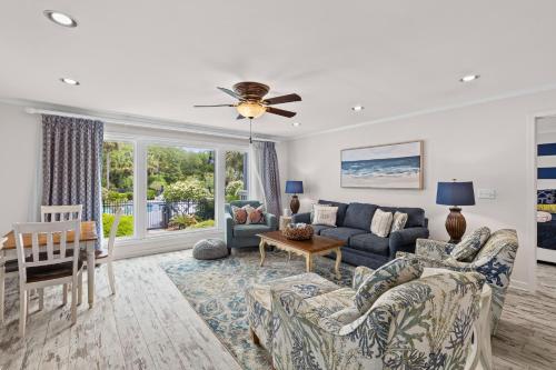 Lagoon Villa 9 - Superb Villa by Pool! Short Walk to Beach in Isle of Palms, USA