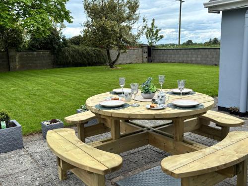 Iekārtas, Charming 3 bedroom cottage with a large enclosed garden in Fermoy